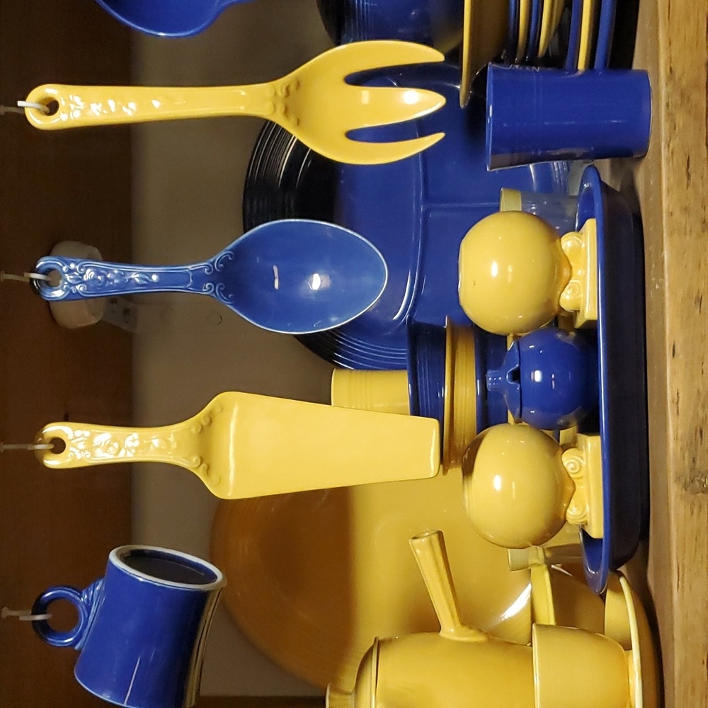 Fiestaware Pale Yellow Water Pitcher - Picture 10 of 12